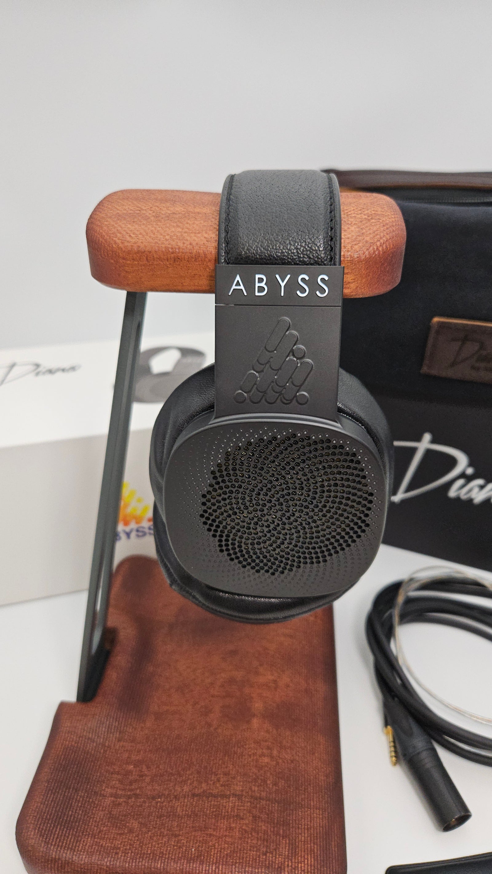 ABYSS Diana V2 Headphone - Black - Show Demo